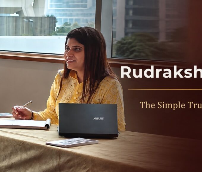 Rudralife consultant explaining Rudraksha for Mulank to a devotee